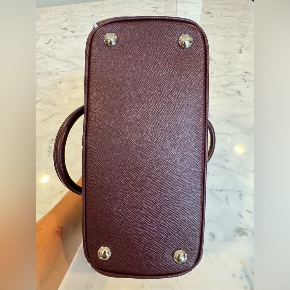 Rare Authentic Small Prada Saffiano Galleria Double Zip Bag in Burgundy - Picture 5 of 10